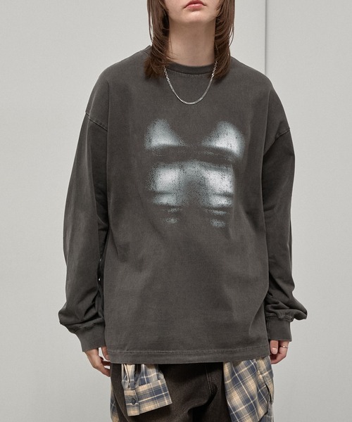 Alfred Alex(アルフレッドアレックス)の「【Alfred Alex】Faded Graphic L/S Tee / ヴィンテージ加工 フェイスグラフィック オーバーサイズロンT(Tシャツ/カットソー・メンズ・ダークネイビー/オリーブ/ブラック/レッド/ブラック系・M/L)」の8枚目の写真