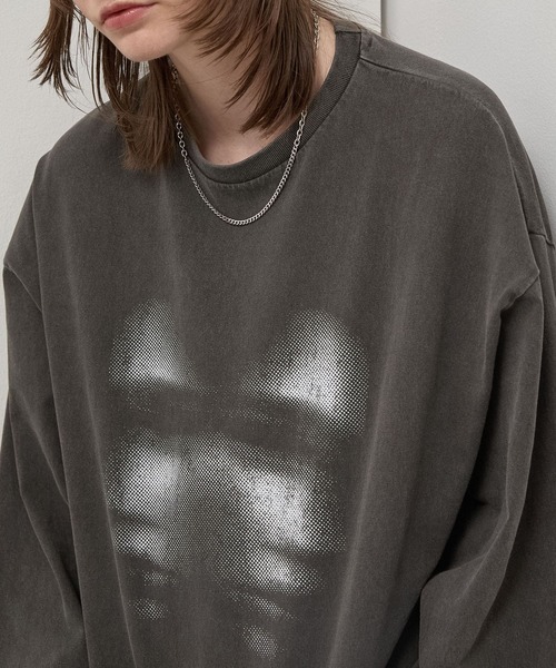 Alfred Alex(アルフレッドアレックス)の「【Alfred Alex】Faded Graphic L/S Tee / ヴィンテージ加工 フェイスグラフィック オーバーサイズロンT(Tシャツ/カットソー・メンズ・ダークネイビー/オリーブ/ブラック/レッド/ブラック系・M/L)」の10枚目の写真