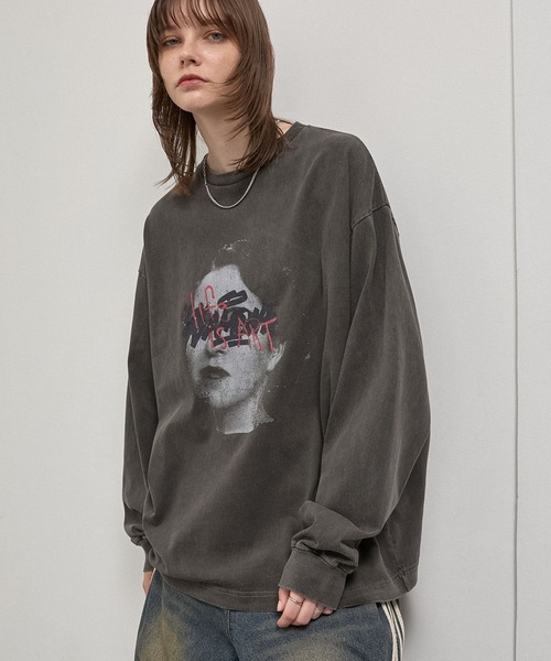 Alfred Alex(アルフレッドアレックス)の「【Alfred Alex】Faded Graphic L/S Tee / ヴィンテージ加工 フェイスグラフィック オーバーサイズロンT(Tシャツ/カットソー・メンズ・ダークネイビー/オリーブ/ブラック/レッド/ブラック系・M/L)」の12枚目の写真