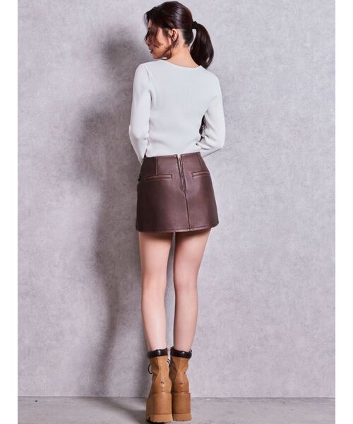 GYDA（ジェイダ）の「ボアサイドスリットフェイクレザーミニスカートライクショートパンツ【セットアップ着用可能】（スカート・レディース・ブラウン/ブラック・MEDIUM/SMALL）」の8枚目の写真