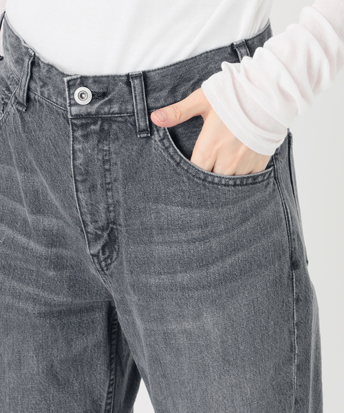 FRAMeWORK(フレームワーク)の「NEWルーズフレアデニムパンツ(デニムパンツ・レディース・ブラック/ブルー系その他・36/40/38)」の3枚目の写真