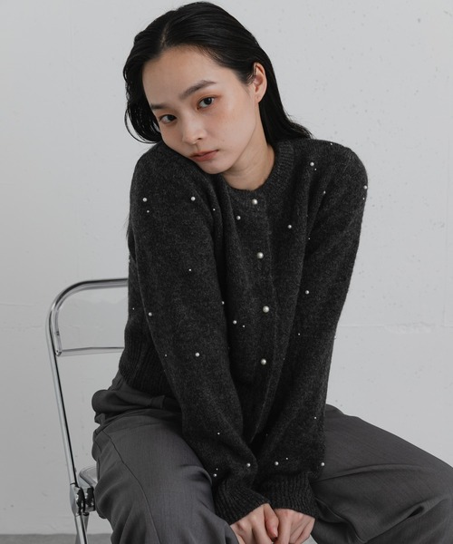SENSE OF PLACE by URBAN RESEARCH(センスオブプレイスバイアーバンリサーチ)の「パールビーズドットカーディガン(カーディガン/ボレロ・レディース・チャコールグレー/ブラウン/ベージュ/ライトブルー・ONE)」の1枚目の写真
