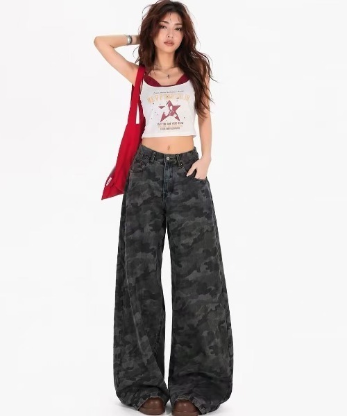 AVYL（アヴィル）の「迷彩柄 ハイウエストワイドカーゴデニムパンツ（デニムパンツ・レディース・カーキ・L/M/S）」の3枚目の写真