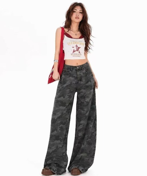AVYL（アヴィル）の「迷彩柄 ハイウエストワイドカーゴデニムパンツ（デニムパンツ・レディース・カーキ・L/M/S）」の4枚目の写真