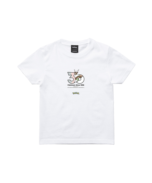 ZOZOSPOT（ゾゾスポット）の「Pokemon 30th Anniversary 1025 T-shirt 「メブキジカ(ふゆのすがた)」（Tシャツ/カットソー・レディース・ホワイト・SMALL/MEDIUM/LARGE/X-LARGE/XX-LARGE/XXX-LARGE/100cm/110cm/120cm/130cm/140cm/150cm/160cm）」の2枚目の写真