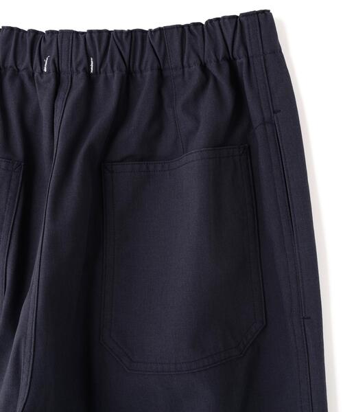 Y（ワイ）の「Y / ORGANIC COTTON RECYCLE POLYESTER TWILL EASY TROUSERS（その他パンツ・メンズ・ネイビー/ホワイト・SMALL/MEDIUM）」の13枚目の写真