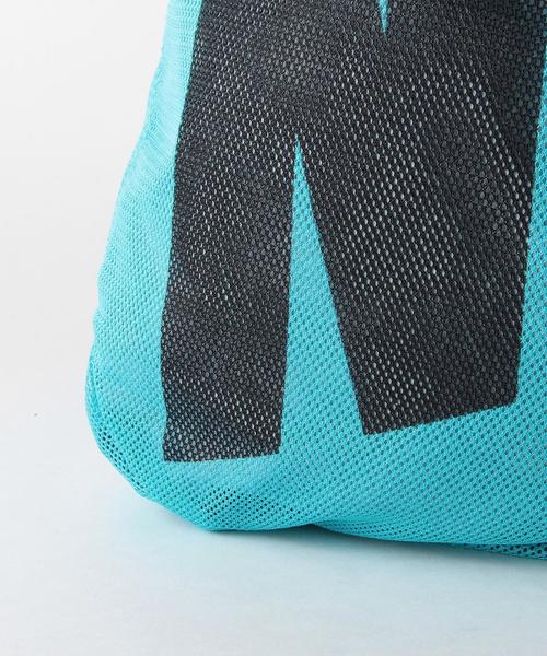 NIKE(ナイキ)の「NIKE(ナイキ) グラフィックリバーシブルトート(トートバッグ・レディース・ブラック/ケリー/ロイヤルブルー/パープル・FREE)」の14枚目の写真