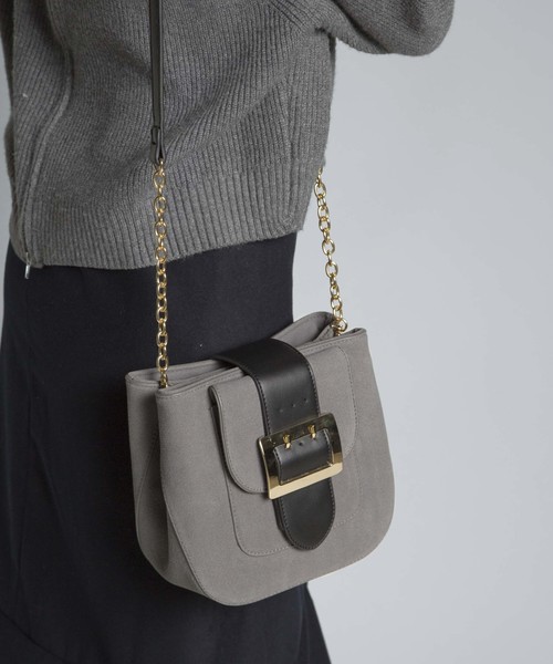 PLAIN CLOTHING（プレーンクロージング）の「ベルトモチーフショルダーバッグ【PLAIN CLOTHING】（ショルダーバッグ・レディース・バーガンディー/キャメル/グレー/ブラック・FREE）」の3枚目の写真