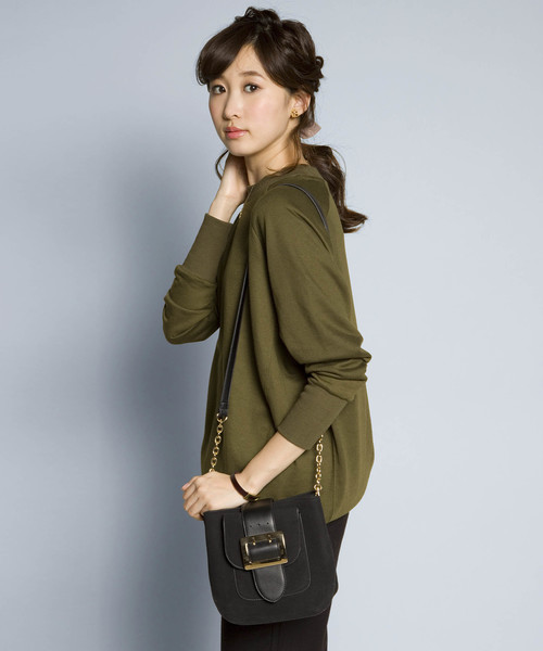 PLAIN CLOTHING（プレーンクロージング）の「ベルトモチーフショルダーバッグ【PLAIN CLOTHING】（ショルダーバッグ・レディース・バーガンディー/キャメル/グレー/ブラック・FREE）」の2枚目の写真