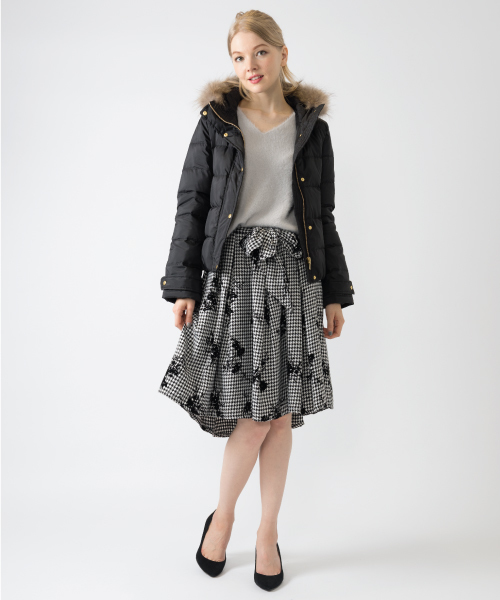 INTERPLANET（インタープラネット）の「ラクーンファー高密度タフタショートダウン（ダウンジャケット/コート・レディース・ブラック/ベージュ/モカ・FREE）」の17枚目の写真