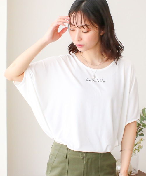 Social GIRL（ソーシャルガール）の「ワイドスリーブドルマンビックシルエットTシャツ（Tシャツ/カットソー・レディース・ブラック系その他/ホワイト/ベージュ/ライトグレー/ホワイト×ブラック/ブラック/ホワイト系その他/グレー系その他/レッド/マジェンタ/チャコールグレー/レッド系その他/ブラック×ホワイト/ネイビー/ホワイト系その他2/ホワイト系その他3/ブラック系その他2/ブラック系その他3/ブラウン/カーキ・M/S/L/LL/3L）」の4枚目の写真