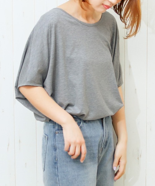 Social GIRL（ソーシャルガール）の「ワイドスリーブドルマンビックシルエットTシャツ（Tシャツ/カットソー・レディース・ブラック系その他/ホワイト/ベージュ/ライトグレー/ホワイト×ブラック/ブラック/ホワイト系その他/グレー系その他/レッド/マジェンタ/チャコールグレー/レッド系その他/ブラック×ホワイト/ネイビー/ホワイト系その他2/ホワイト系その他3/ブラック系その他2/ブラック系その他3/ブラウン/カーキ・M/S/L/LL/3L）」の13枚目の写真