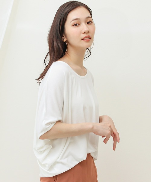 Social GIRL（ソーシャルガール）の「ワイドスリーブドルマンビックシルエットTシャツ（Tシャツ/カットソー・レディース・ブラック系その他/ホワイト/ベージュ/ライトグレー/ホワイト×ブラック/ブラック/ホワイト系その他/グレー系その他/レッド/マジェンタ/チャコールグレー/レッド系その他/ブラック×ホワイト/ネイビー/ホワイト系その他2/ホワイト系その他3/ブラック系その他2/ブラック系その他3/ブラウン/カーキ・M/S/L/LL/3L）」の2枚目の写真