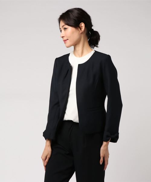 TRUDEA（トルディア）の「ライトダブルクロス　ポケットリボン　ノーカラージャケット（ノーカラージャケット・レディース・ベージュ/ネイビー/グレー/ピンク・SMALL/MEDIUM/LARGE）」の4枚目の写真