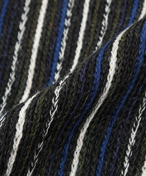 KATHARINE HAMNETT LONDON （キャサリンハムネットロンドン）の「MULTI STRIPE RUSSELL / マルチストライプラッセルマフラー（マフラー・メンズ・ワイン/ブルー/ブラック・FREE）」の7枚目の写真