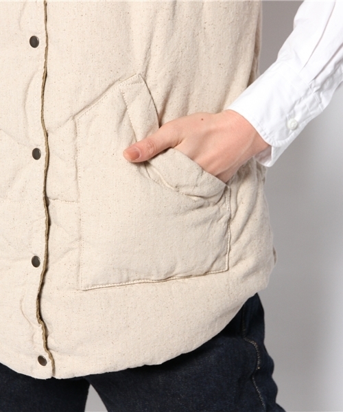 goa（ゴア）の「レザーヨークダウンベスト（ダウンジャケット/コート・レディース・モカ/ナチュラル/チャコールグレー・FREE）」の9枚目の写真