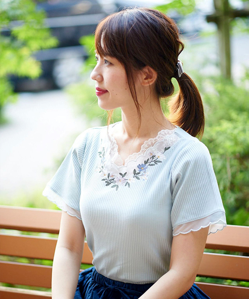 【新品】axes ネコ刺繍リブプルオーバー (生成り) axes femme（アクシーズファム）の「スカラップ×刺繍リブプルオーバー