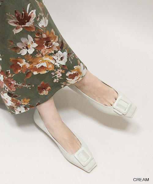 RANDA（ランダ）の「バックルスクエアトゥカッターパンプス（パンプス・レディース・ブラック/ブロンズ/クリーム/イエロー/ピンク/パイソン/ホワイト/ライトイエロー・25/22/25.5/22.5/24.5/23.5/23/24）」の4枚目の写真