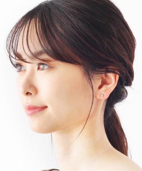 COCOSHNIK(ココシュニック)の「K10ダイヤモンド フチミル スタッドピアス(ピアス(両耳用)・レディース・アイボリー系・00)」の5枚目の写真