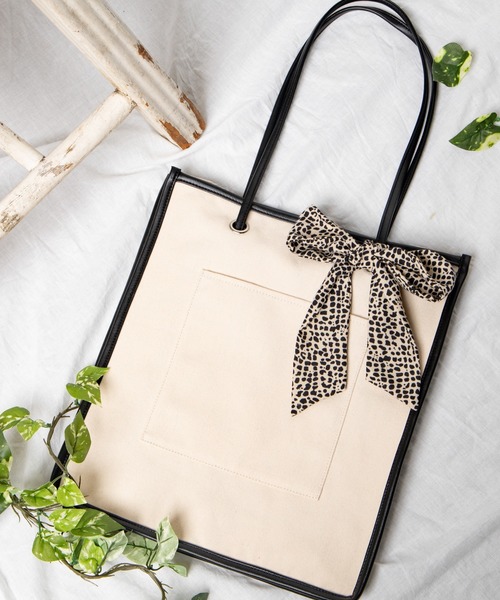 WEGO（ウィゴー）の「WEGO/【WEB限定】コンビスクエアトートバッグ（トートバッグ・レディース・ブラック/ベージュ/シルバー/その他1/その他2/その他3/その他4/その他5/グリーン系その他/キャメル・FREE）」の2枚目の写真