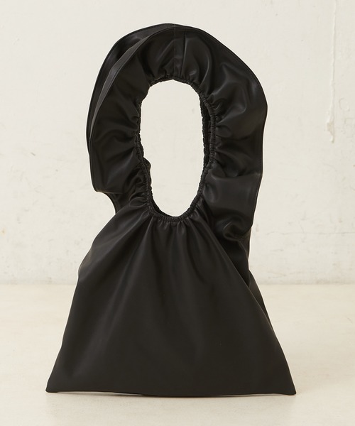 one after another NICE CLAUP(ワンアフターアナザーナイスクラップ)の「くしゅくしゅバッグ(ハンドバッグ・レディース・ブラック/ベージュ/ラベンダー/シルバー・FREE)」の2枚目の写真