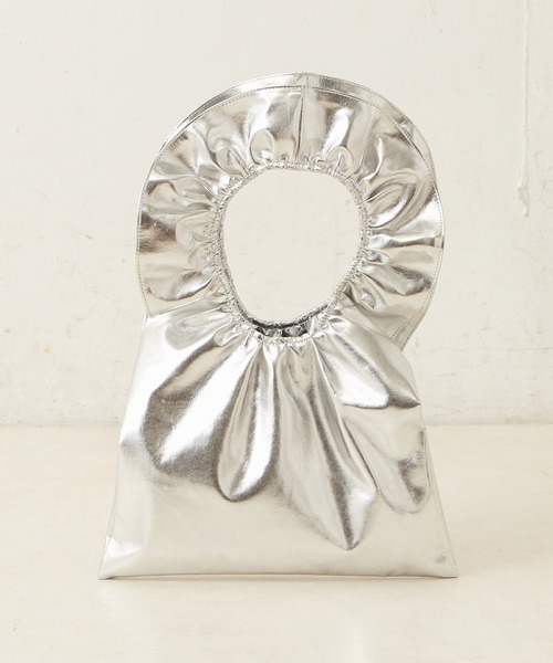 one after another NICE CLAUP(ワンアフターアナザーナイスクラップ)の「くしゅくしゅバッグ(ハンドバッグ・レディース・ブラック/ベージュ/ラベンダー/シルバー・FREE)」の6枚目の写真