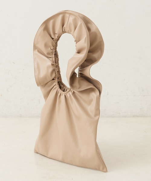 one after another NICE CLAUP(ワンアフターアナザーナイスクラップ)の「くしゅくしゅバッグ(ハンドバッグ・レディース・ブラック/ベージュ/ラベンダー/シルバー・FREE)」の18枚目の写真