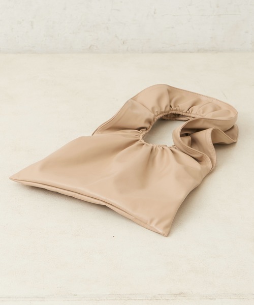 one after another NICE CLAUP(ワンアフターアナザーナイスクラップ)の「くしゅくしゅバッグ(ハンドバッグ・レディース・ブラック/ベージュ/ラベンダー/シルバー・FREE)」の20枚目の写真