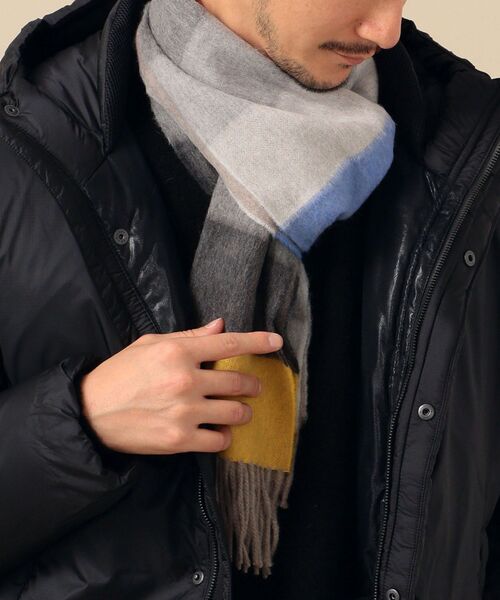 Begg & Co（ベグアンドコー）の「【SHIPS別注】BEGG: ラムウール/アンゴラ マルチボーダー マフラー（マフラー・メンズ・グレー/カーキ/ネイビー・ONE SIZE）」の10枚目の写真