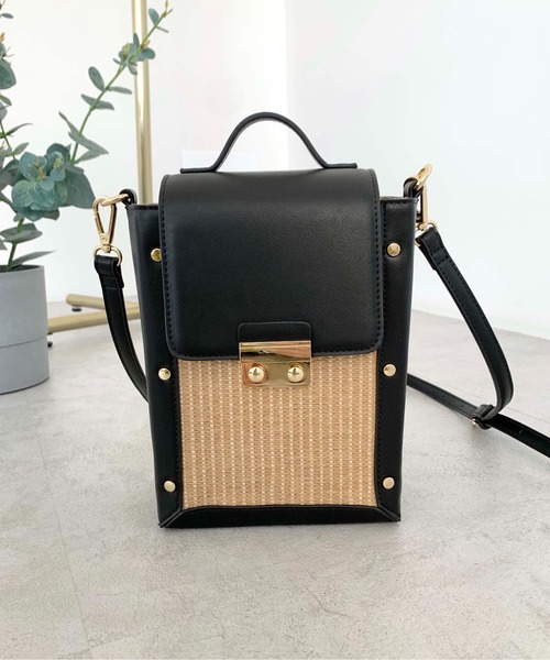 FREE'S MART（フリーズマート）の「メタルフラットボックスバッグ（ショルダーバッグ・レディース・ブラック/グレー・ﾌﾘ-）」の2枚目の写真