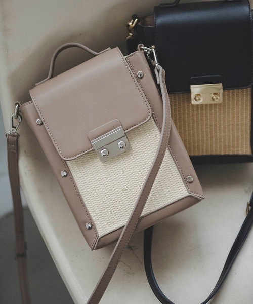 FREE'S MART（フリーズマート）の「メタルフラットボックスバッグ（ショルダーバッグ・レディース・ブラック/グレー・ﾌﾘ-）」の4枚目の写真