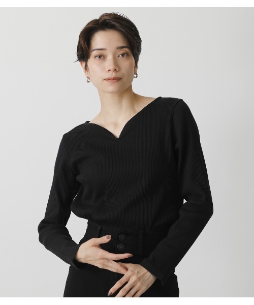 AZUL by moussy（アズールバイマウジー）の「HEART NECK RIB TOPS/ハートネックリブトップス（Tシャツ/カットソー・レディース・オフホワイト/ブラック/ライム・MEDIUM/SMALL）」の3枚目の写真