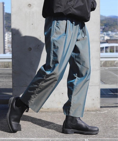 MinoriTY(マイノリティ)の「2タックテーパードワイドパンツ【MinoriTY × WEARISTA Mr.SZK(ミスタースズキ)コラボ】(スラックス・メンズ・ブラック/ベージュ/グリーン・M/L)」の3枚目の写真