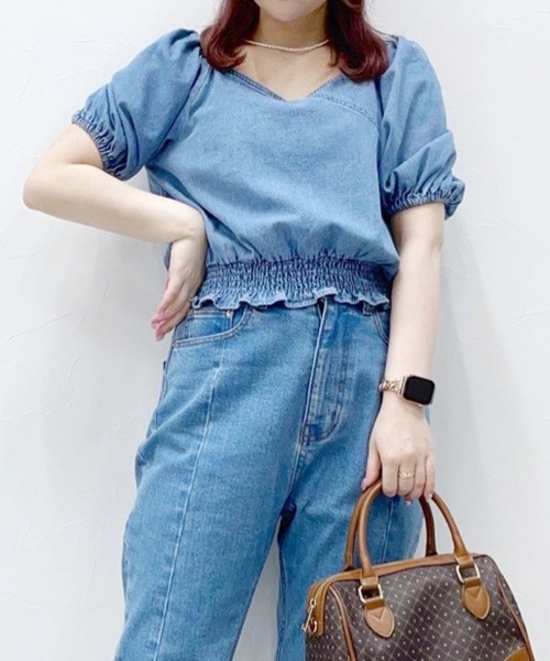 Heather(ヘザー)の「ハートネックデニムプルオーバー 951708(シャツ/ブラウス・レディース・ダークブルー/ライトブルー・FREE)」の1枚目の写真