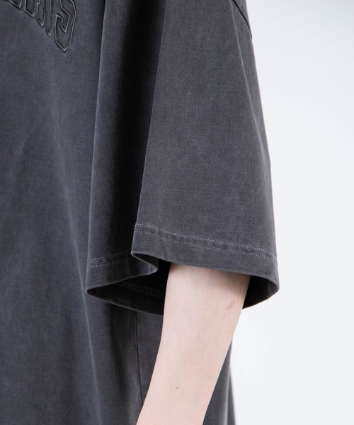 WEGO（ウィゴー）の「WEGO/スーパービックシルエットピグメントカレッジロゴ刺繍Tシャツ（Tシャツ/カットソー・メンズ・ブラック/パープル/イエロー/ダークグリーン/ブラウン・FREE）」の8枚目の写真