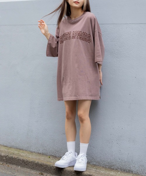 WEGO（ウィゴー）の「WEGO/スーパービックシルエットピグメントカレッジロゴ刺繍Tシャツ（Tシャツ/カットソー・メンズ・ブラック/パープル/イエロー/ダークグリーン/ブラウン・FREE）」の22枚目の写真