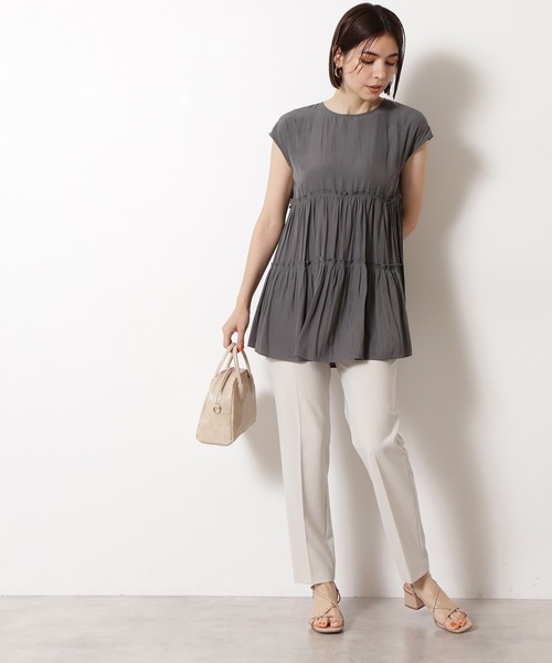 N.(N. Natural Beauty Basic)(エヌエヌナチュラルビューティーベーシック)の「◆パウダーサテンティアードギャザーブラウス(シャツ/ブラウス・レディース・オフホワイト/グレー/ブルーパープル・MEDIUM)」の6枚目の写真