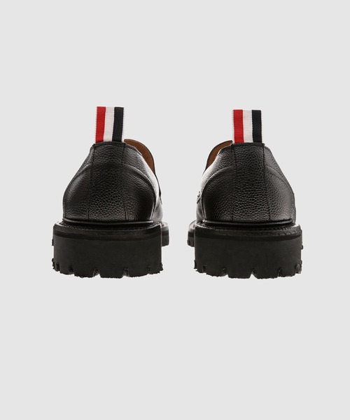 THOM BROWNE（トムブラウン）の「CLASSIC PENNY LOAFER W/ RUBBER COMMANDO SOLE IN PEBBLE GRAIN LEATHER（ローファー・メンズ・ブラック/グレー・8/10/9）」の5枚目の写真