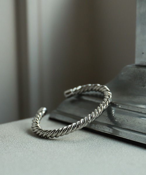 rapiecage（ラピエサージュ）の「ツイストキャストCバングル（バングル/リストバンド・レディース・シルバー/ゴールド・FREE）」の2枚目の写真