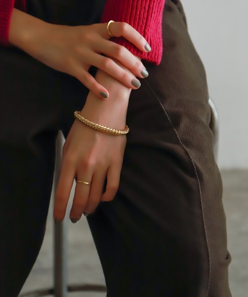 rapiecage（ラピエサージュ）の「ツイストキャストCバングル（バングル/リストバンド・レディース・シルバー/ゴールド・FREE）」の3枚目の写真