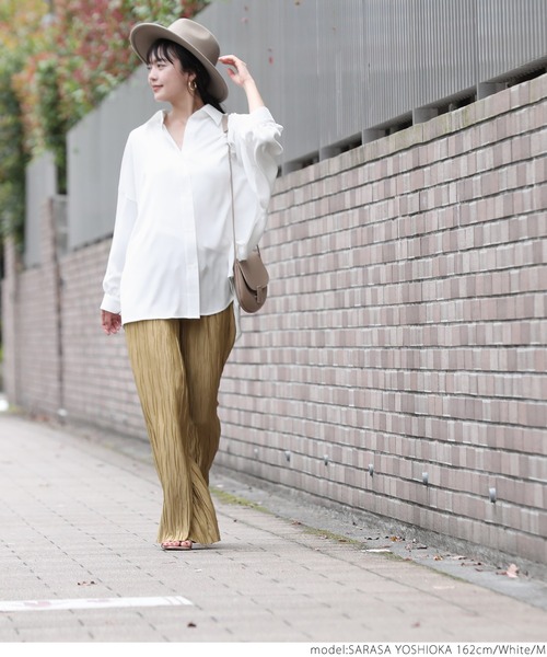 coca(coca)(コカ)の「とろみドルマンシャツ(シャツ/ブラウス・レディース・ホワイト/ブラック/カーキ・M/L)」の22枚目の写真