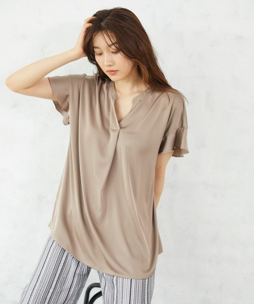 Rewde(ルゥデ)の「【TV着用】スキッパーラッフルフリルブラウス(1R13-07148)(シャツ/ブラウス・レディース・ピンク/ブラウン/ベージュ・M)」の2枚目の写真