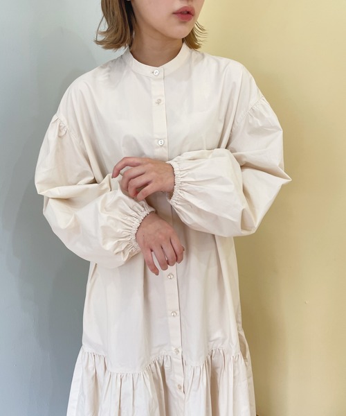 onetome(ワントゥーミー)の「袖ボリューム ティアードワンピース(ワンピース・レディース・ベージュ/オフホワイト/ブルー・FREE)」の9枚目の写真