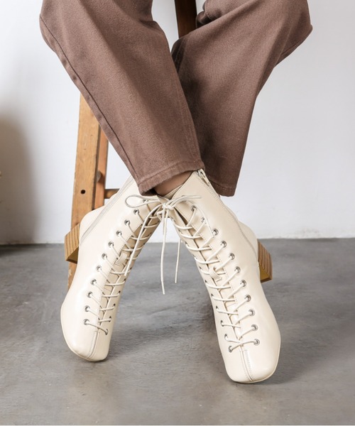 Shoes in Closet（シューズインクローゼット）の「軽量 スクエアトゥ レースアップ ブーツ 1868WB（ブーツ・レディース・アイボリー/ブラック/ダークブラウン/ベージュ・3L/M/XS/L/LL/S）」の2枚目の写真