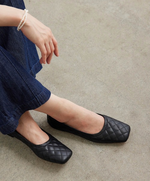 ROPE'(ロペ)の「キルティングスクエアシューズ(パンプス・レディース・ブラック・35.5/36/36.5/37/37.5)」の1枚目の写真