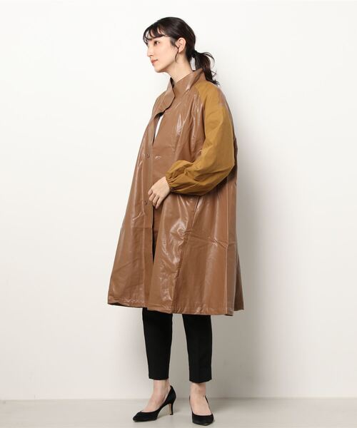NICOLE white（ニコルホワイト）の「フェイクレザー スタンドコート