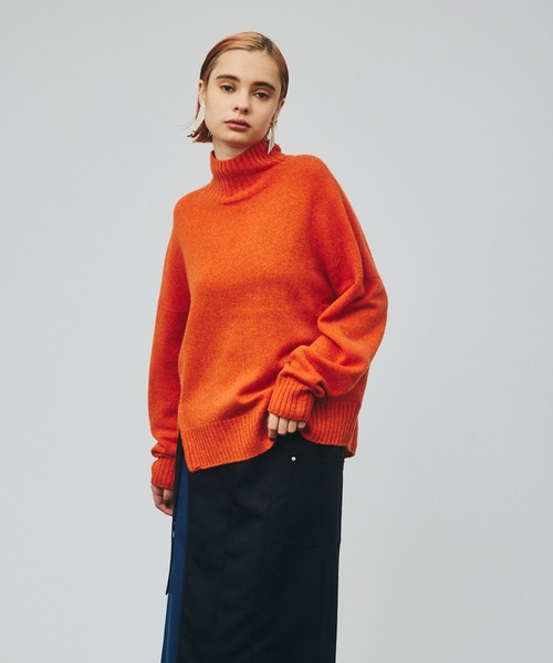 UNITED TOKYO(ユナイテッドトウキョウ)の「カシミヤ混パフォームハイネックニット(ニット/セーター・レディース・オフホワイト/ブラック/ブラウン/オレンジ/ブルー・FREE)」の15枚目の写真