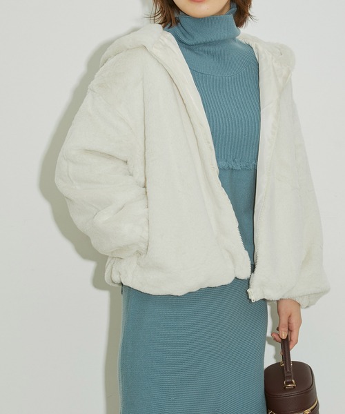 vis-`a-vis（ビサビ）の「【WEB限定】ふわっとボリューミー、フード付きファーブルゾン（ブルゾン・レディース・キナリ/ブラウン/ベージュ・FREE）」の2枚目の写真
