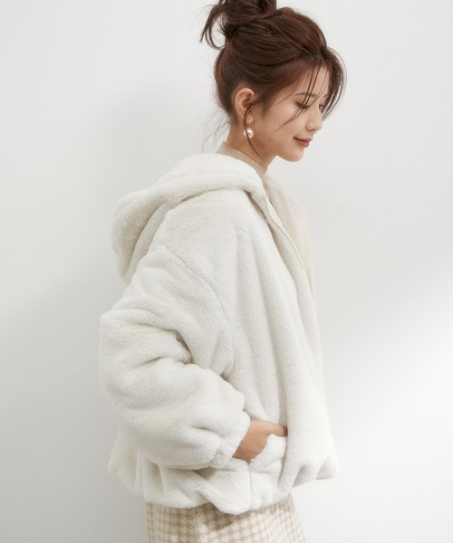 vis-`a-vis（ビサビ）の「【WEB限定】ふわっとボリューミー、フード付きファーブルゾン（ブルゾン・レディース・キナリ/ブラウン/ベージュ・FREE）」の22枚目の写真