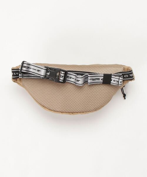 le coq sportif(ルコックスポルティフ)の「スポーツ メンズ レディース ユニセックス ボディバッグ 小物 バッグ アクセサリー カジュアル トレーニングウエア スポーツウエア(ボディバッグ/ウエストポーチ・メンズ・ベージュ/ブラック・F)」の11枚目の写真